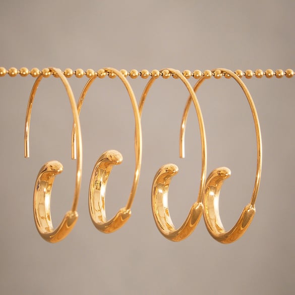 1 paio di orecchini a cerchio minimalisti irregolari in acciaio inossidabile color oro da donna