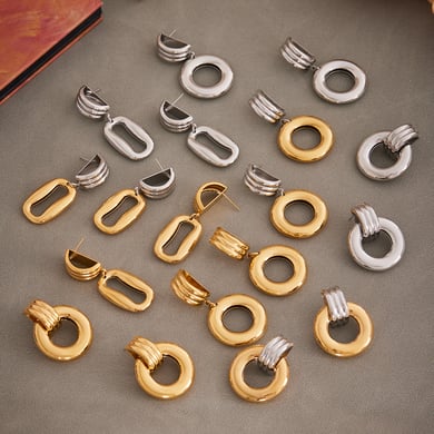 1 Paar moderne rechteckige Tropfenohrringe aus Edelstahl in Goldfarbe für Damen h5 Bild3