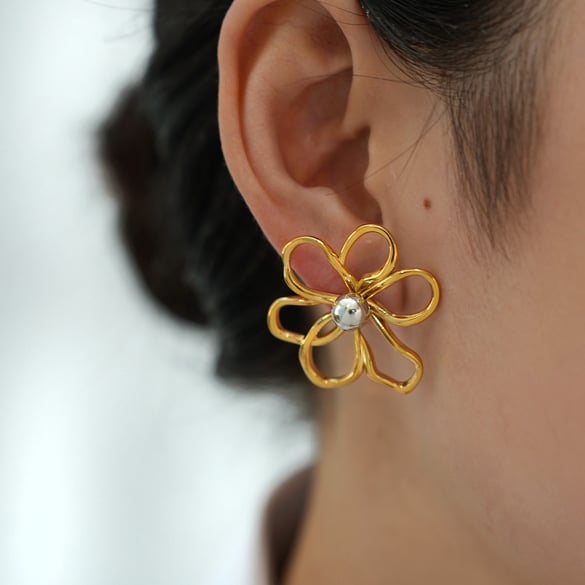 1 paar eenvoudige oorbellen van roestvrij staal met natuurlijke bloemen en gouden details voor dames 2