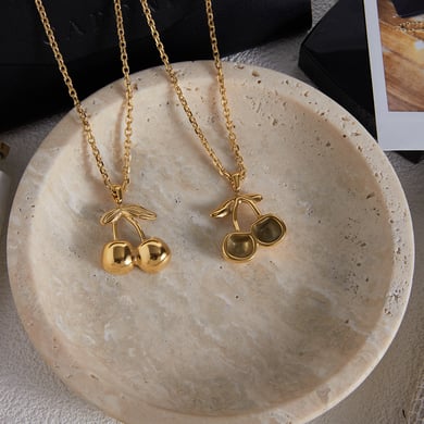 1 pezzo di collana con ciondolo da donna in acciaio inossidabile color oro a forma di ciliegia dolce h5 Immagine5