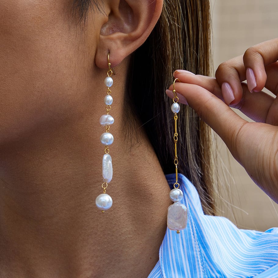 1 paio di eleganti orecchini pendenti da donna in acciaio inossidabile color oro Immagine3