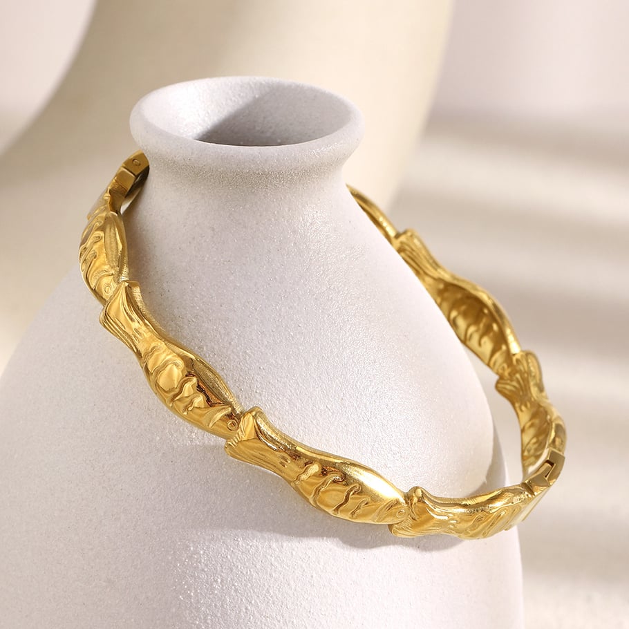 1 pulsera elegante de acero inoxidable color dorado con forma de pez para mujer Imagen4