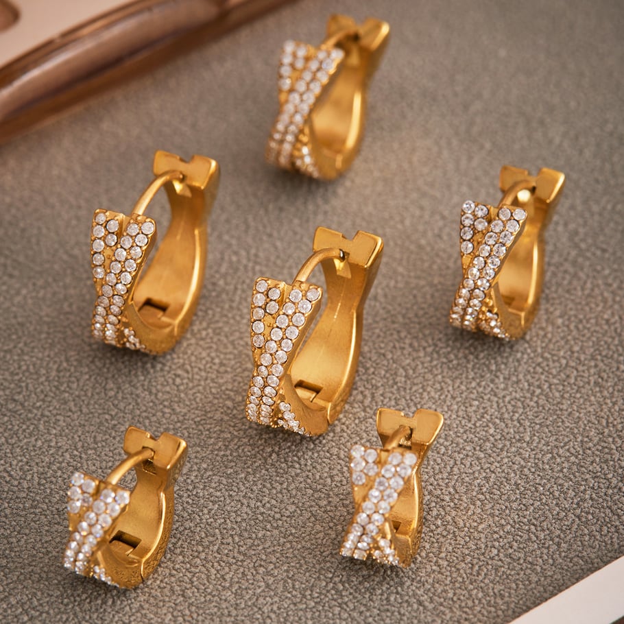 1 Paar luxuriöse kreisförmige Creolen aus Edelstahl in Goldfarbe mit Zirkonia für Damen Bild3