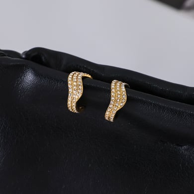 1 paio di orecchini a bottone da donna in acciaio inossidabile color oro con curva classica della serie Intricate h5 Immagine6