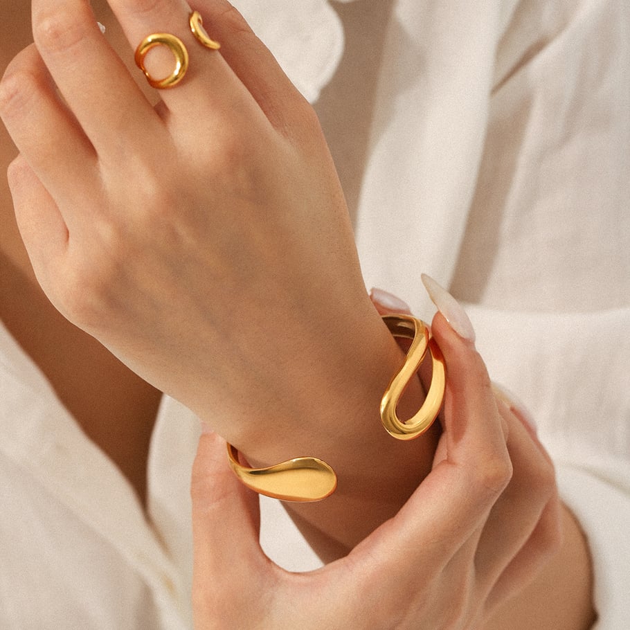 1 Piece Simple  Daily Hollowed-out Stainless Steel  Gold Color  Women's Bangles Picture4