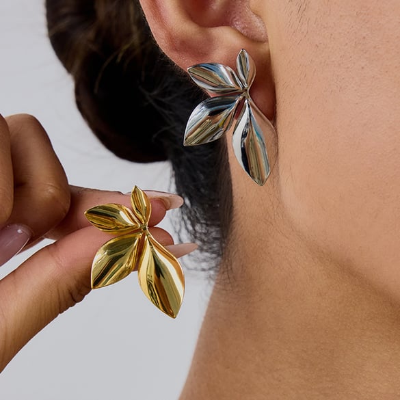 1 paire de boucles d&#39;oreilles à tige en acier inoxydable couleur or pour femme, motif fleur naturelle 2