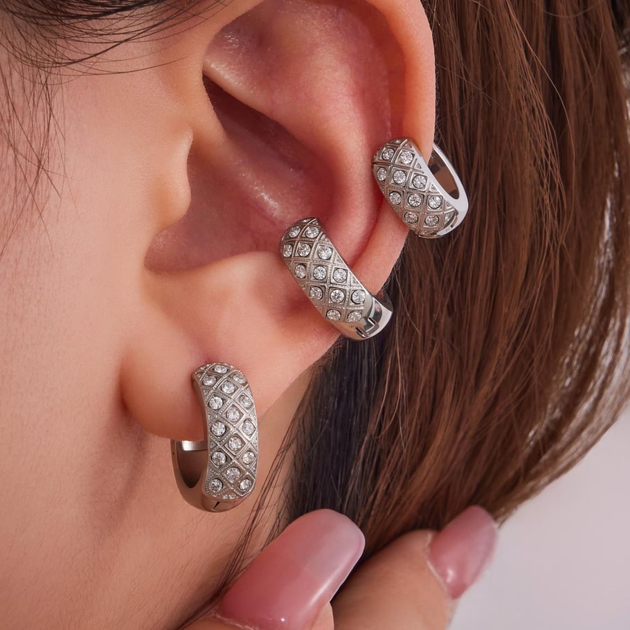 1 Paar zarte kreisförmige Creolen aus Edelstahl in Goldfarbe mit Zirkonia für Damen Bild2