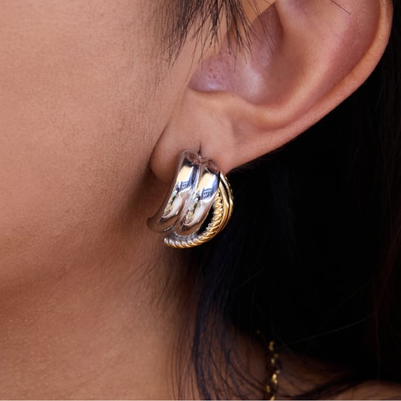1 par de pendientes sencillos de acero inoxidable para mujer en colores dorado y plateado. 2