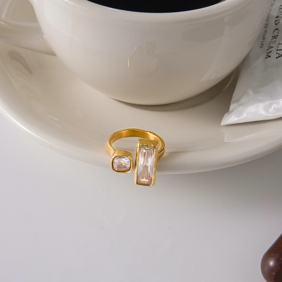 Anillos llamativos de acero inoxidable en color dorado con forma rectangular brillante de 1 pieza Imagen8