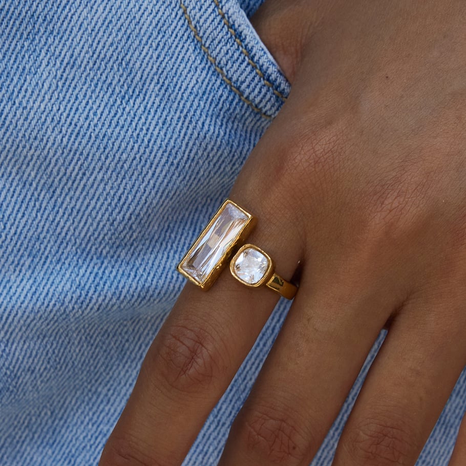 Anillos llamativos de acero inoxidable en color dorado con forma rectangular brillante de 1 pieza Imagen4