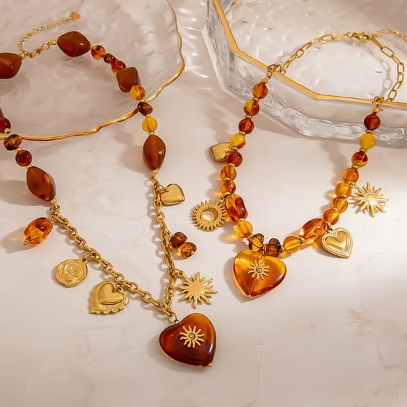 1 Piece With  Amber  Colored Resin Beaded Heart Pendant Women's Beaded Necklaces