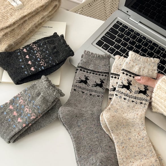 1 Pair Thickened Wool Christmas  With Elk Pattern Women's Mid-Calf Socks 2
