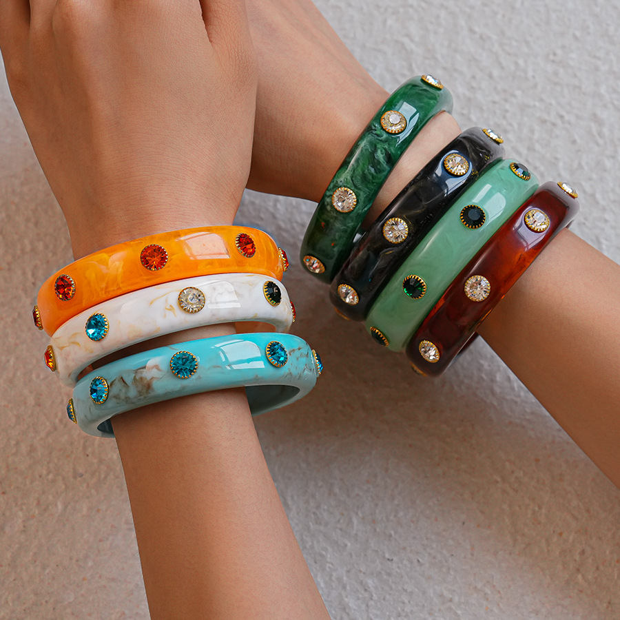 1 brazalete acrílico de color degradado retro Imagen4