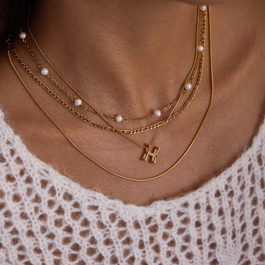1 pezzo classico collana con ciondolo a forma di lettera H in acciaio inossidabile color oro da donna Immagine3