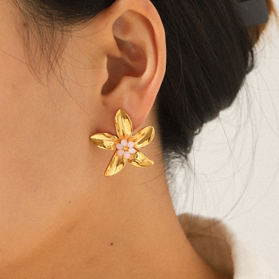 1 paar elegante bloemvormige oorbellen van roestvrij staal met gouden parels voor dames Afbeelding5