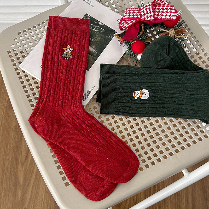 1 paire de chaussettes mi-mollet classiques et décontractées en coton rouge pour femme, motif Noël Image2
