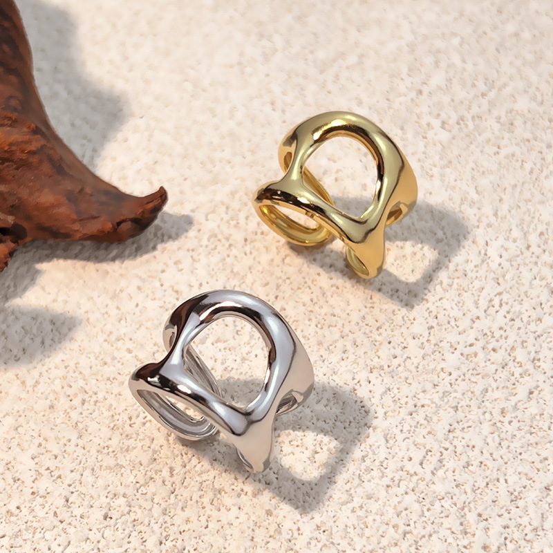 Anello minimalista color oro in acciaio inossidabile di forma irregolare da 1 pezzo Immagine3