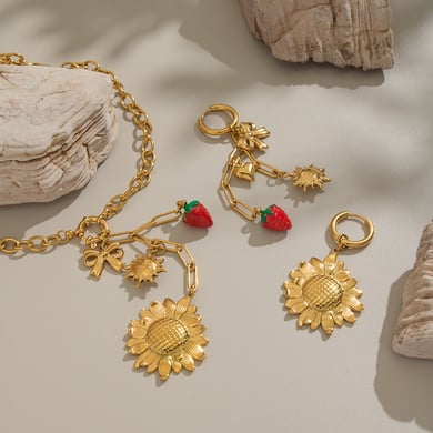 Set di collane in acciaio inossidabile color oro con fiore romantico e fragola h5 Immagine3