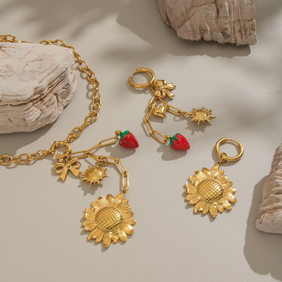 Set di collane in acciaio inossidabile color oro con fiore romantico e fragola Immagine3