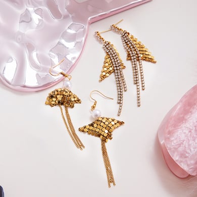 1 paio di orecchini pendenti da donna in acciaio inossidabile con nappe e zirconi color oro h5 Immagine4