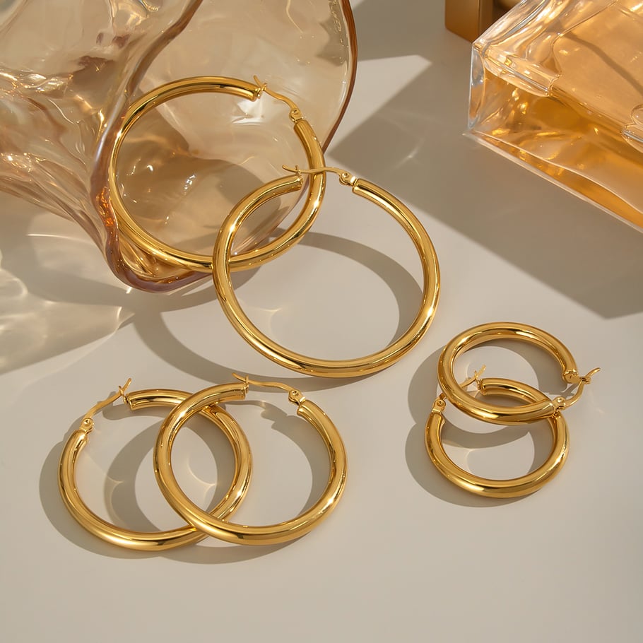 1 Paar kreisförmige Creolen aus Edelstahl in Goldfarbe Bild4