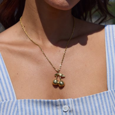 1 pezzo di collana con ciondolo da donna in acciaio inossidabile color oro a forma di ciliegia dolce h5 Immagine3