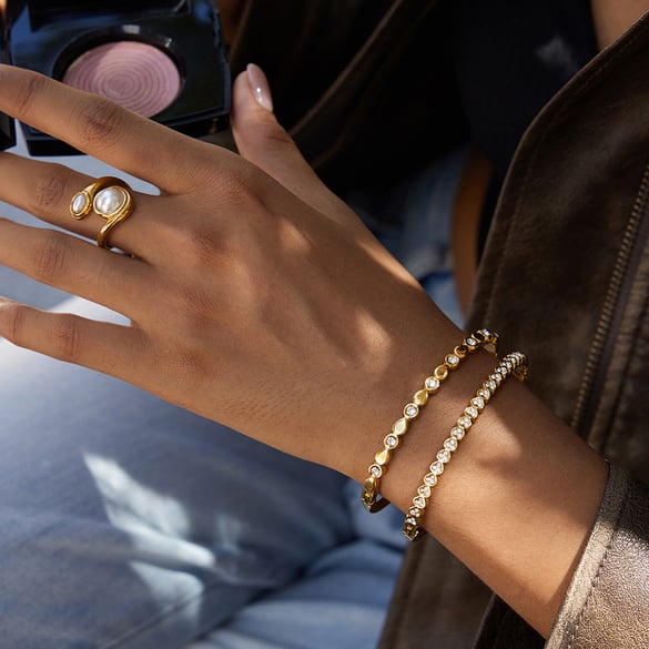 1 Stück Elegante Tropfenherz-Armreifen aus Edelstahl in Goldfarbe für Damen 2