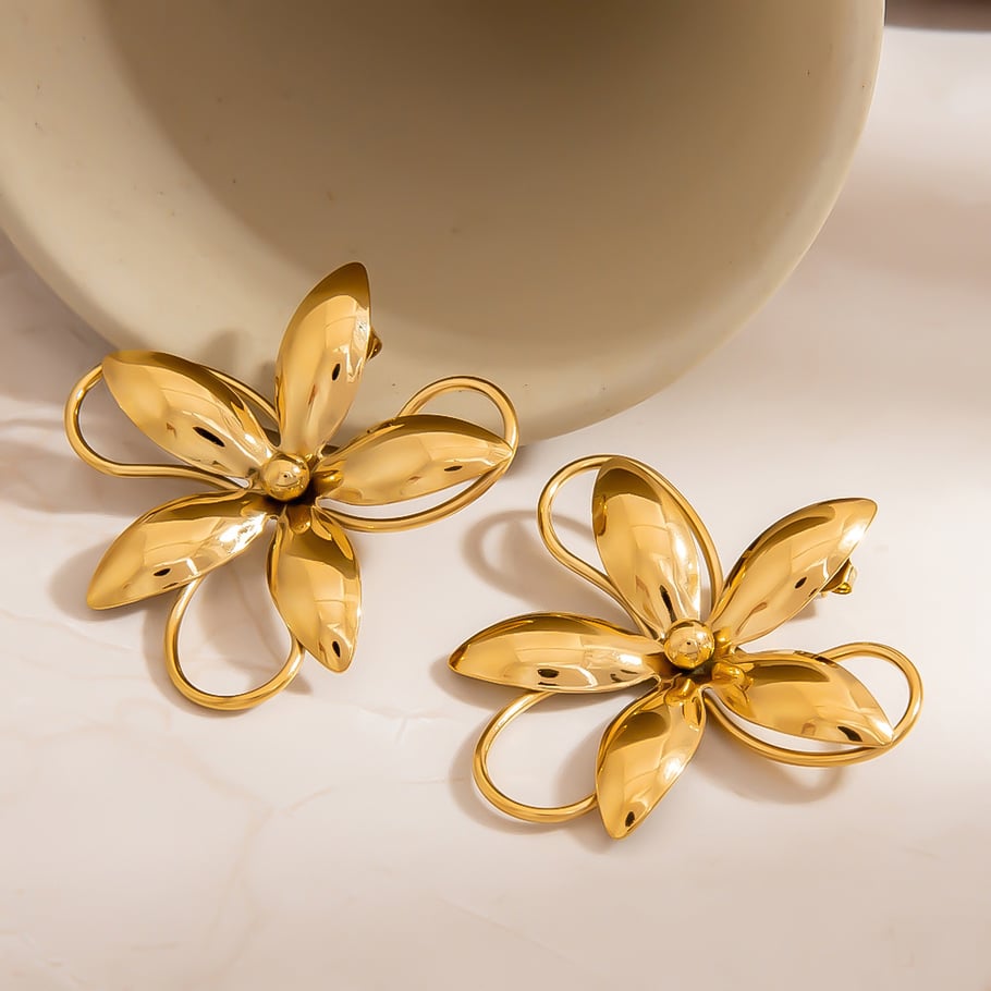 1 paire de boucles d&#39;oreilles à tige en acier inoxydable couleur or avec fleur Image4