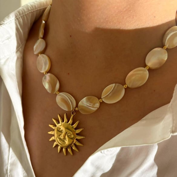 Collana con perline di conchiglie color oro sole da 1 pezzo
