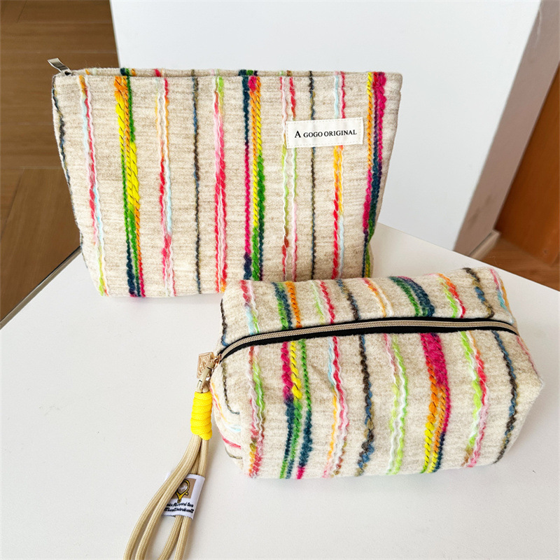 1 bolsa de maquillaje para mujer con diseño de rayas de arcoíris y bloques de color Imagen4