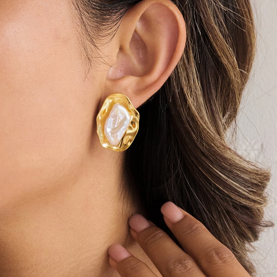 1 Paar elegante, unregelmäßig geformte Ohrstecker aus Edelstahl in Goldfarbe für Damen Bild4