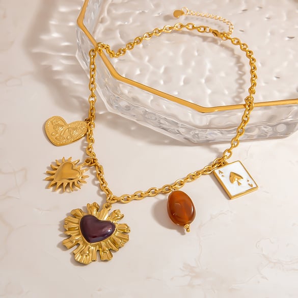 Collana con ciondolo a forma di cuore retrò in acciaio inossidabile color oro da 1 pezzo 2