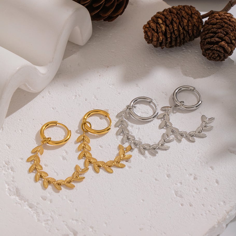 1 paio di orecchini pendenti casual in acciaio inossidabile color oro con nappe e foglie Immagine2