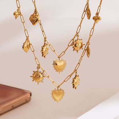 Collar con colgante clásico de corazón y sol de acero inoxidable en color dorado para mujer. h5 Imagen2
