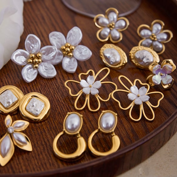 1 paire de boucles d&#39;oreilles à tige élégantes en acier inoxydable couleur or pour femme, motif fleur et coquillage 2