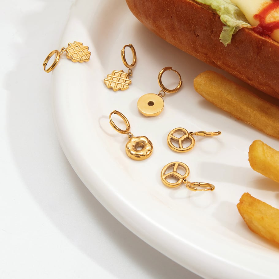 1 Paar romantische Donut-Ohrringe aus Edelstahl in Goldfarbe für Damen Bild5