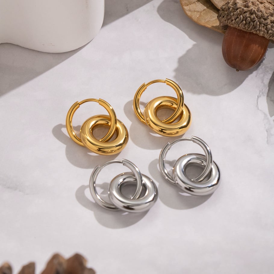 1 paio di orecchini a cerchio in acciaio inossidabile color oro Immagine3