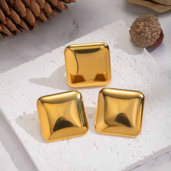 Einfarbiges Ohrring-Set aus Edelstahl in Goldfarbe 2