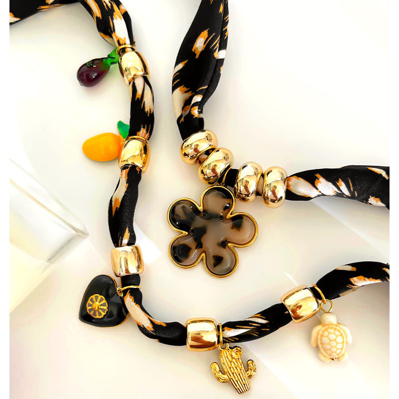 Collier pendentif en résine en forme de cœur et de fleur, 1 pièce Image5