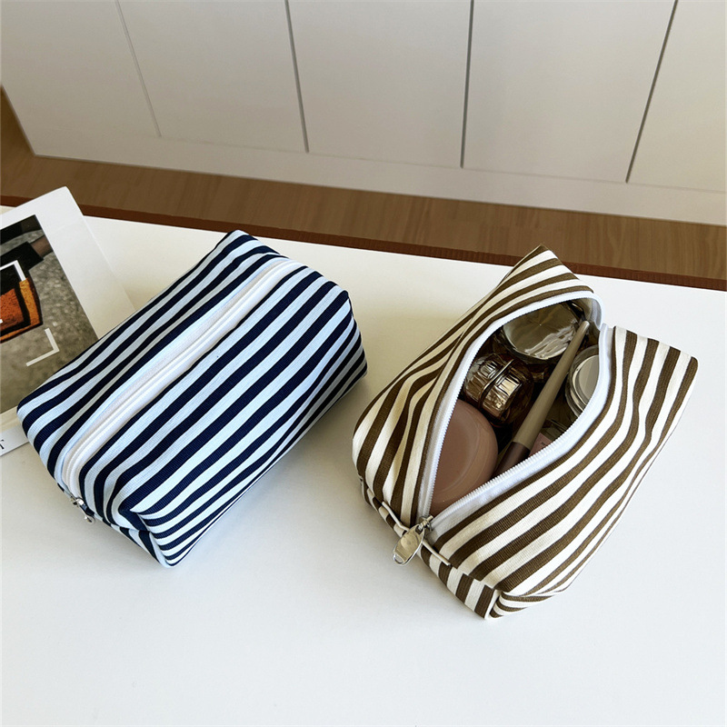 1 Piece Simple Casual Strip Polyester Women's Makeup Bags h5Picture3