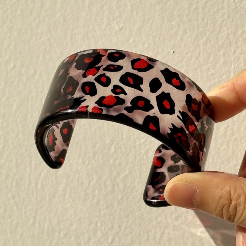 Braccialetto in resina con stampa leopardata retrò da 1 pezzo