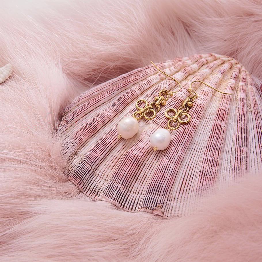 1 paio di eleganti orecchini pendenti da donna in acciaio inossidabile color oro con perle Immagine8