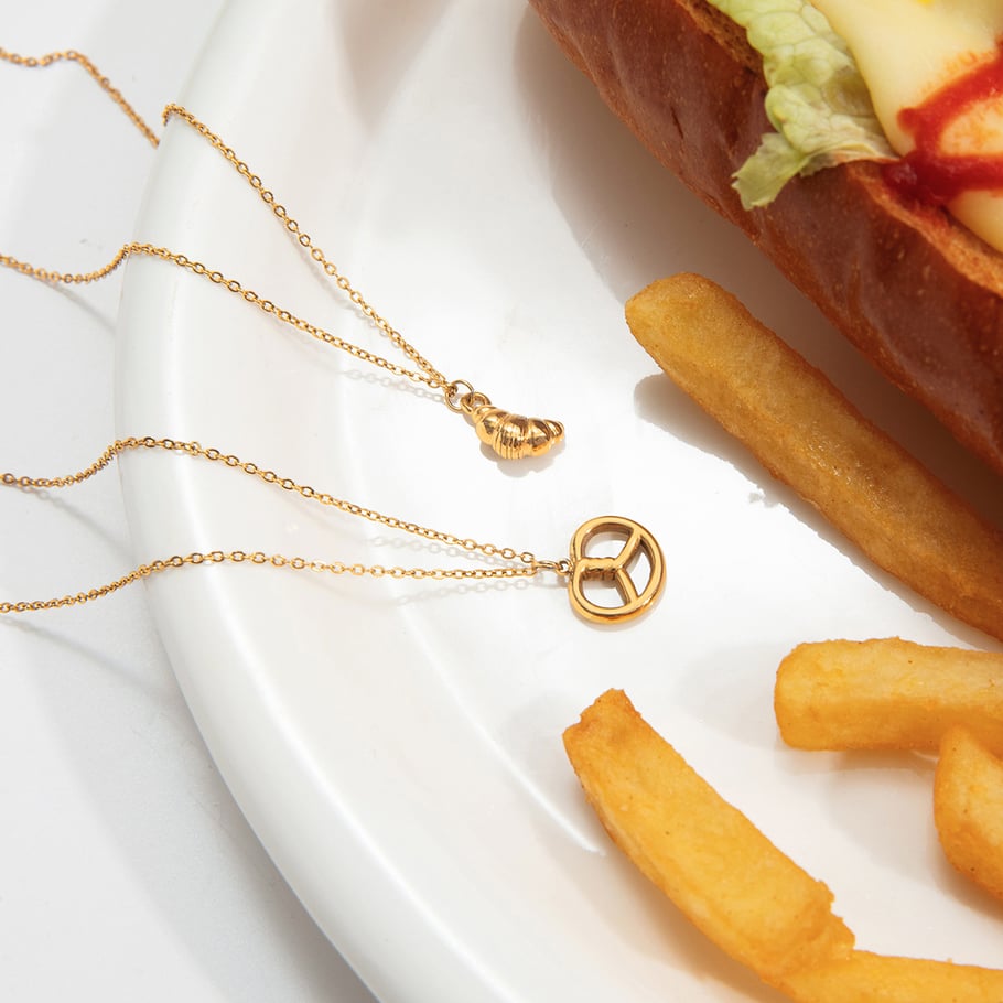 1 Stück süße Croissant-Halsketten aus Edelstahl in Goldfarbe für Damen h5Bild5