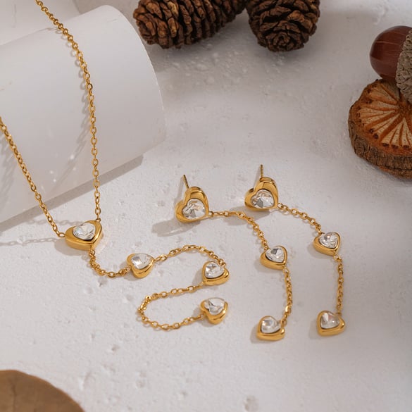 Romantisches Halsketten-Set mit Herzquaste aus Edelstahl in Goldfarbe und Zirkonia 2