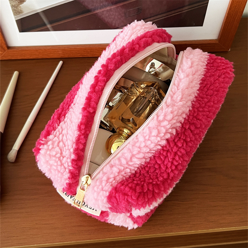 1 pezzo semplice classico rosso a righe peluche borse per il trucco da donna Immagine5