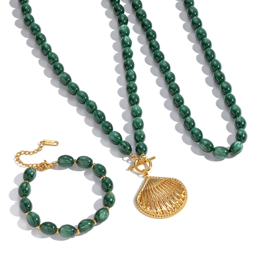 Set di collana con ciondolo a conchiglia con perline in resina di forma irregolare Immagine5