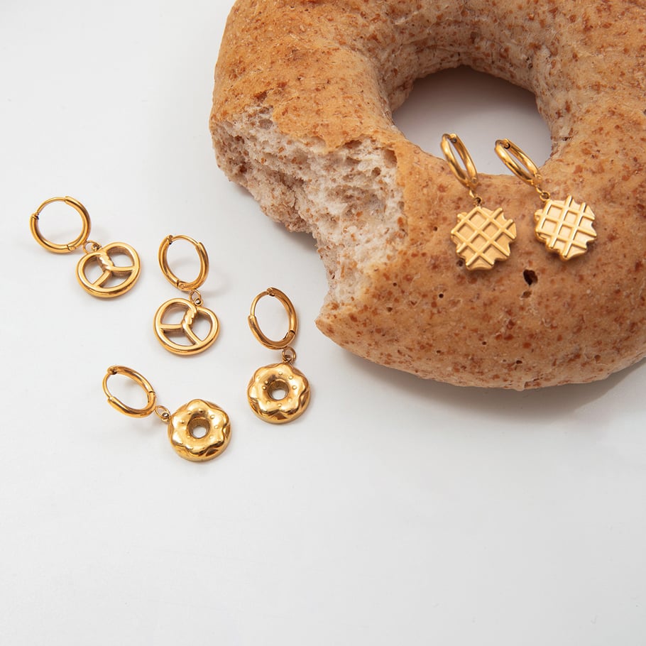 1 Paar romantische Donut-Ohrringe aus Edelstahl in Goldfarbe für Damen Bild6