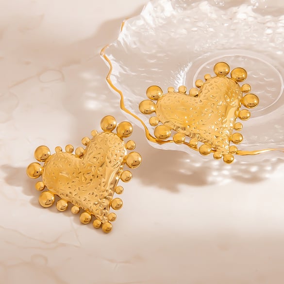 1 paio di orecchini a bottone color oro in acciaio inossidabile a forma di cuore punk