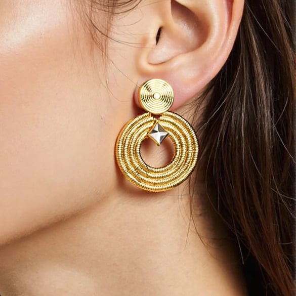 1 paio di orecchini pendenti in acciaio inossidabile color oro con cerchio punk 2