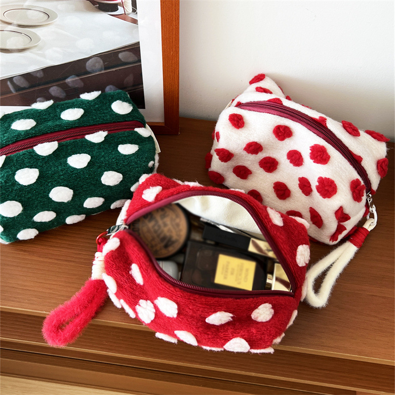 1 pezzo di borsa per il trucco da donna in peluche con graziosi pois della serie romantica Immagine4